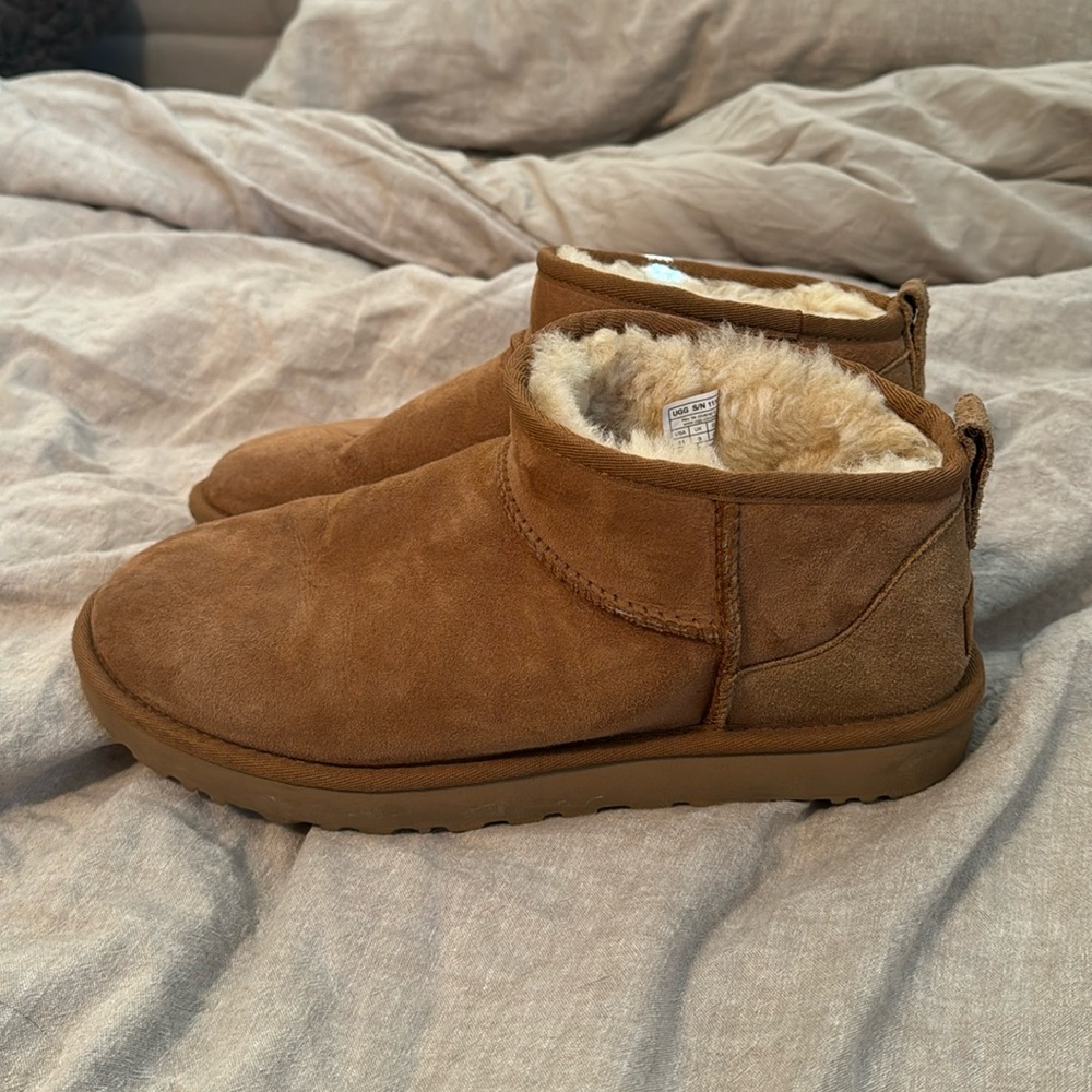 UGG women’s classic ultra mini boot